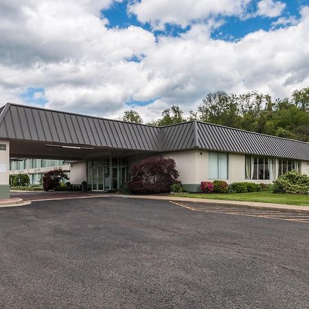 Suburban Extended Stay Hotel Fairmont Extérieur photo