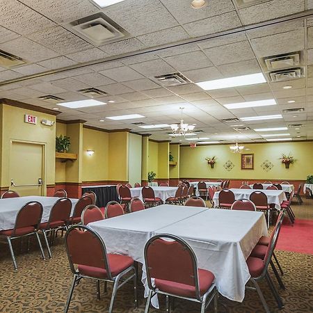 Suburban Extended Stay Hotel Fairmont Extérieur photo