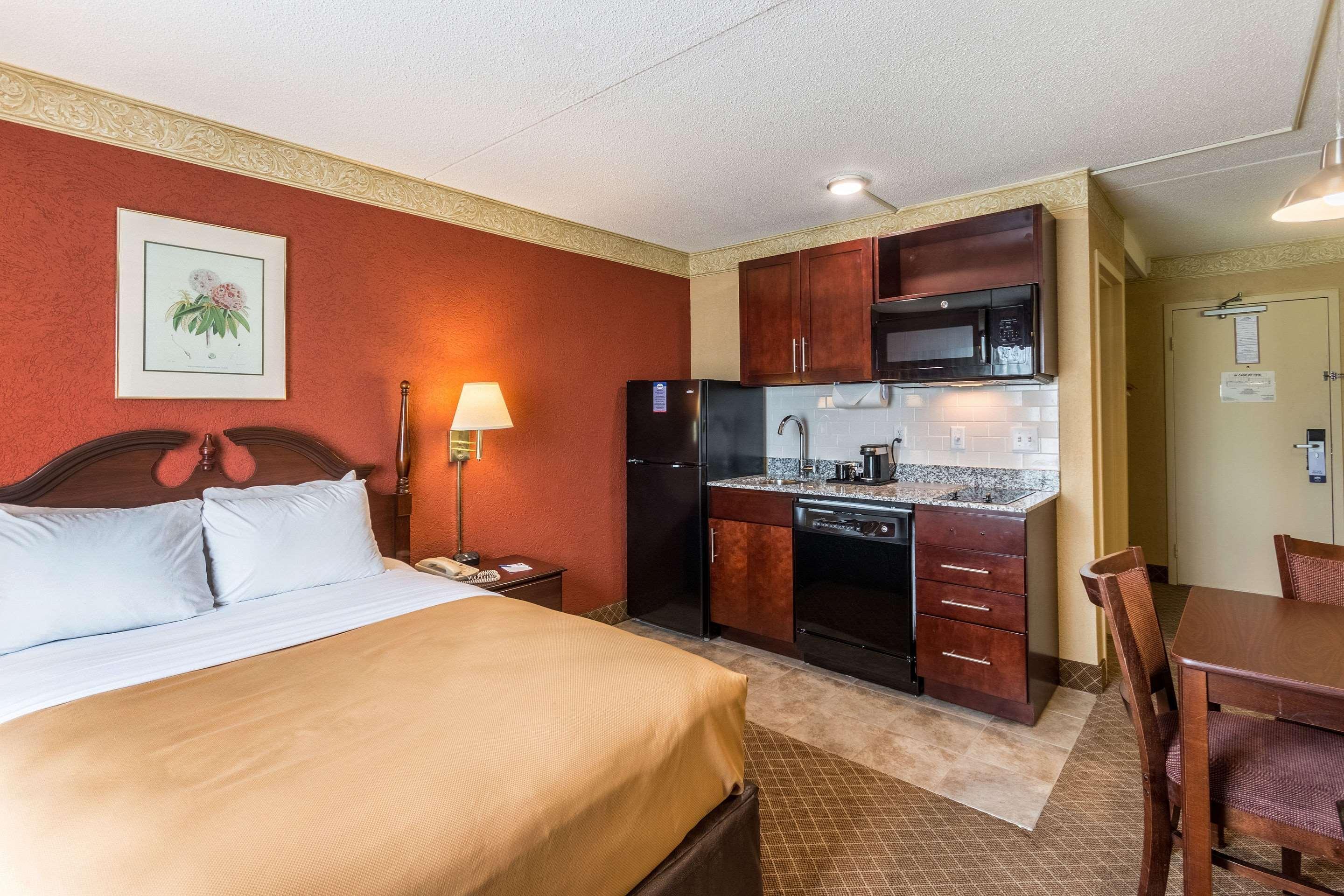 Suburban Extended Stay Hotel Fairmont Extérieur photo
