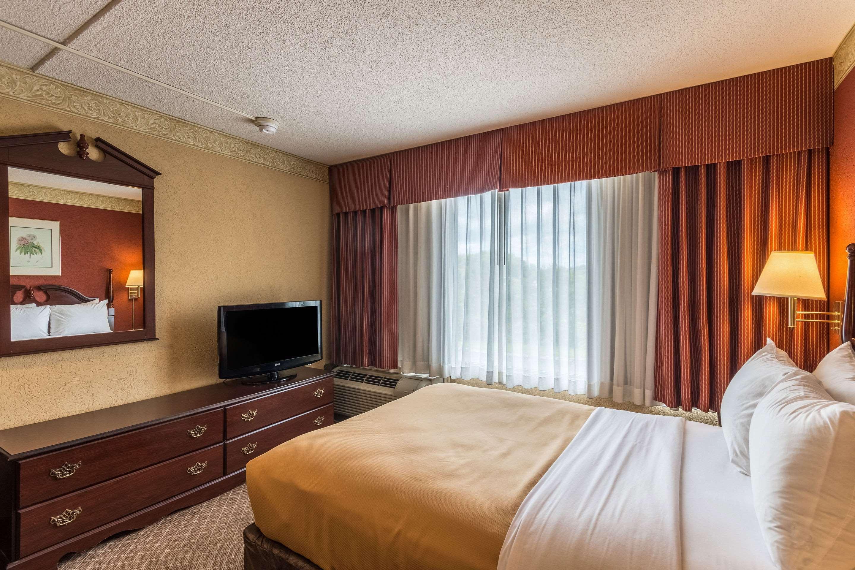 Suburban Extended Stay Hotel Fairmont Extérieur photo