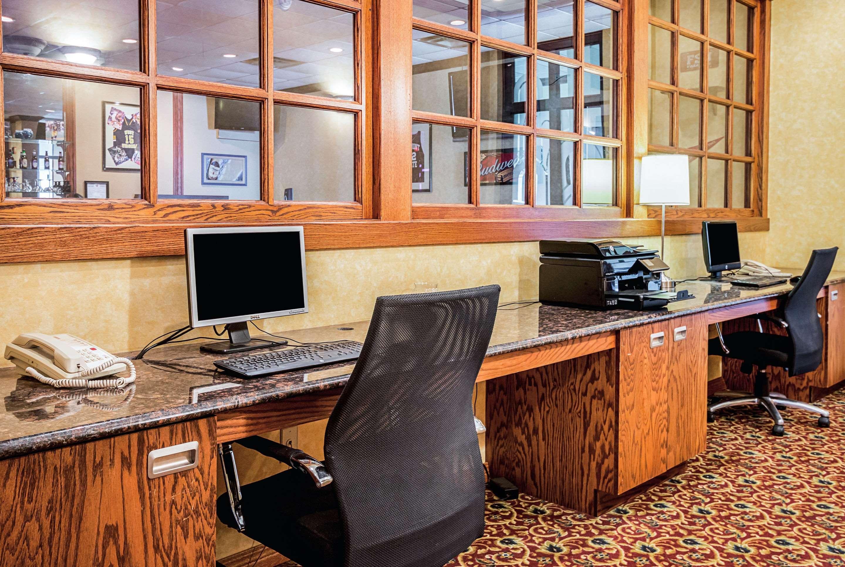 Suburban Extended Stay Hotel Fairmont Extérieur photo