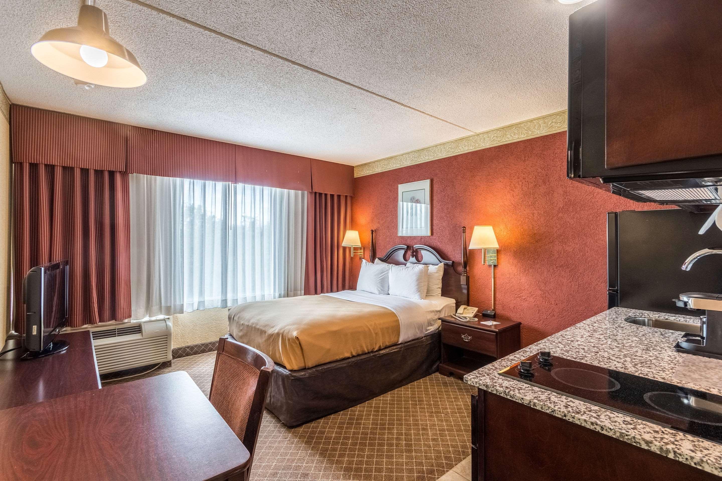 Suburban Extended Stay Hotel Fairmont Extérieur photo